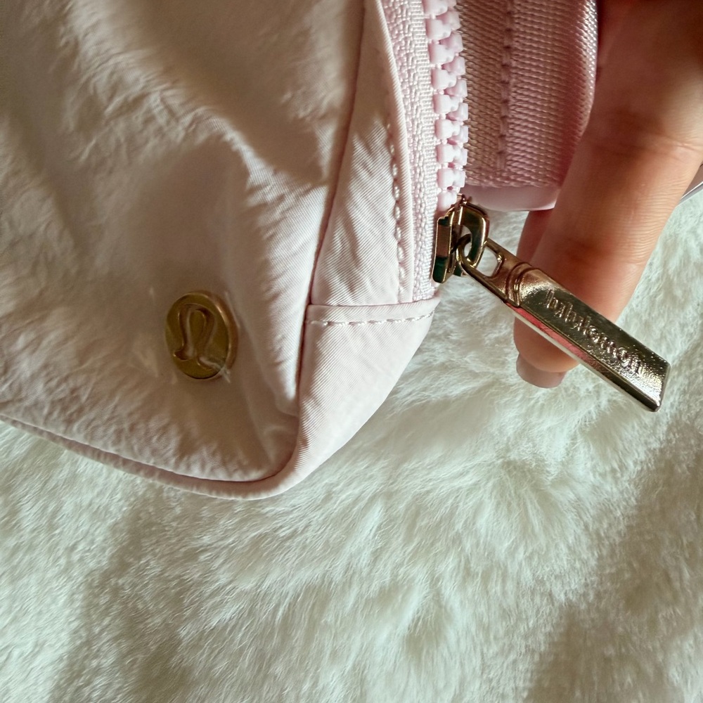 lululemon athletica Light Pink Bell bag - Picture 3 of 6